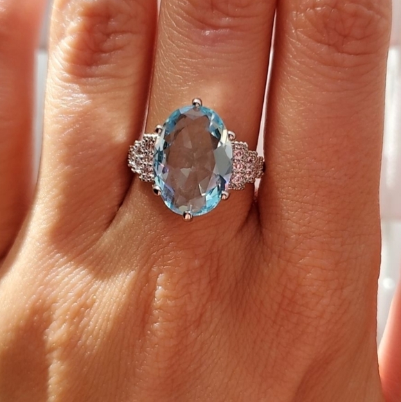 New Elegant Aquamarine Ring - Picture 6 of 9